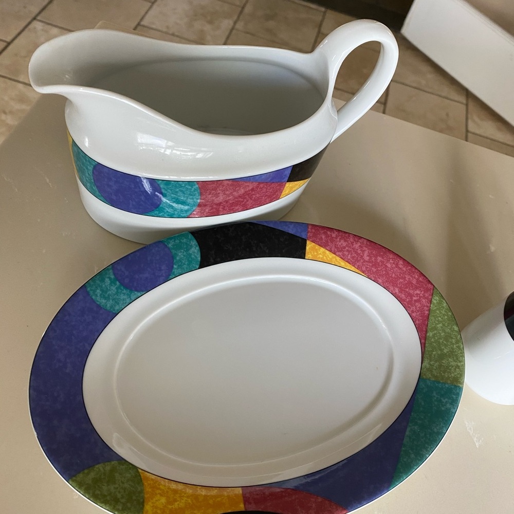 Mikasa gravy boat and under plate
